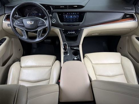 Used 2017 Cadillac XT5 Luxury w/ Driver Awareness Package FWD image 13