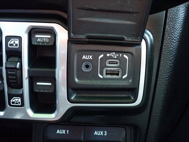 Used 2018 Jeep Wrangler Unlimited Sahara w/ Cold Weather Group AWD/4WD image 19