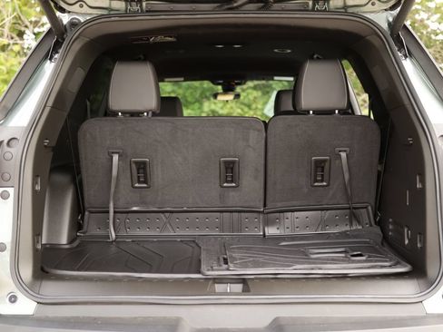 Used 2023 Chevrolet Traverse LT w/ LPO, Floor Liner Package AWD/4WD image 28