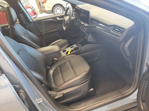 Used 2024 Ford Escape ST-Line w/ Tech Pack #1 AWD/4WD image 12
