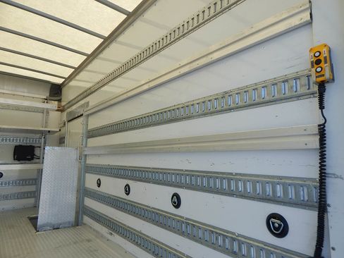 Used 2021 Isuzu NPR image 13