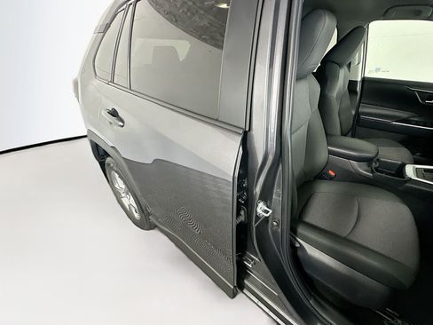 Used 2025 Toyota RAV4 XLE FWD image 28