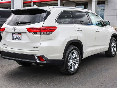 Used 2018 Toyota Highlander Limited FWD image 27