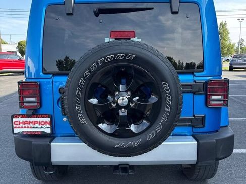 Used 2015 Jeep Wrangler Unlimited Sahara w/ Dual Top Group AWD/4WD image 6