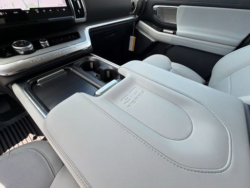 New 2027 Ford Expedition Platinum AWD/4WD image 14