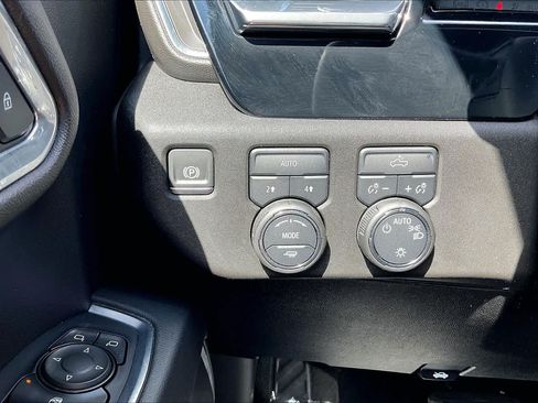 Used 2024 Chevrolet Silverado 1500 LT AWD/4WD image 32