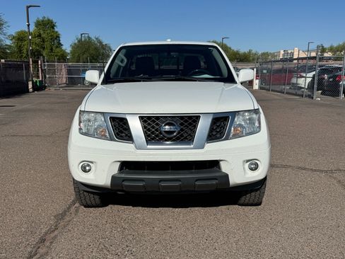 Used 2018 Nissan Frontier PRO-4X image 2