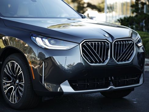 New 2026 BMW X3 xDrive30 w/ Premium Package image 2