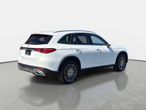 Used 2025 Mercedes-Benz GLC 300 image 3