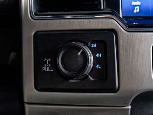 Used 2022 Ford F250 Platinum w/ FX4 Off-Road Package image 26