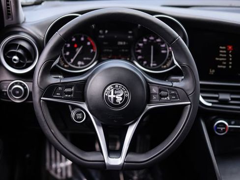 Used 2018 Alfa Romeo Giulia Ti Sport w/ Quick Order Package 22S Sport AWD/4WD image 27