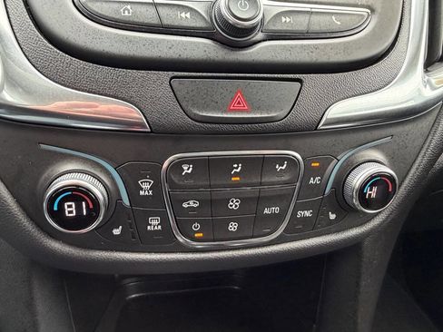 Used 2021 Chevrolet Equinox LT image 25