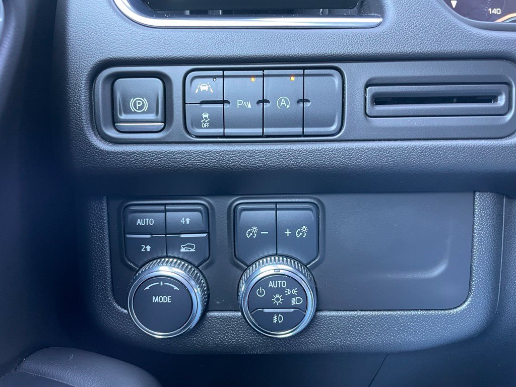 Used 2024 GMC Yukon SLE AWD/4WD image 38
