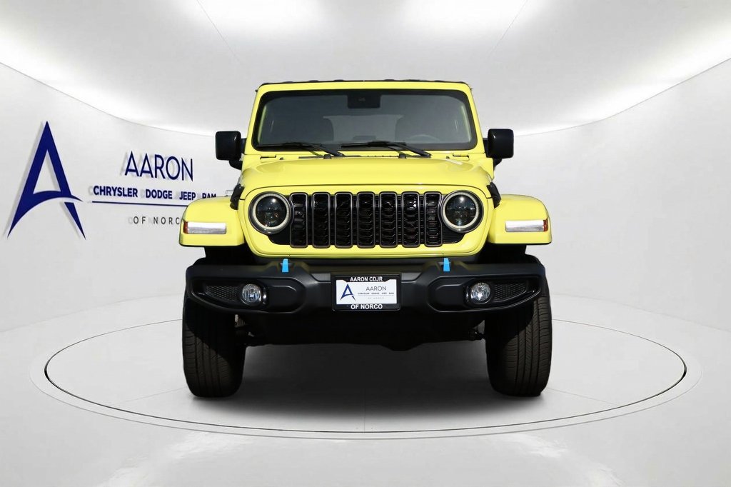 Used 2024 Jeep Wrangler Unlimited AWD/4WD image 2