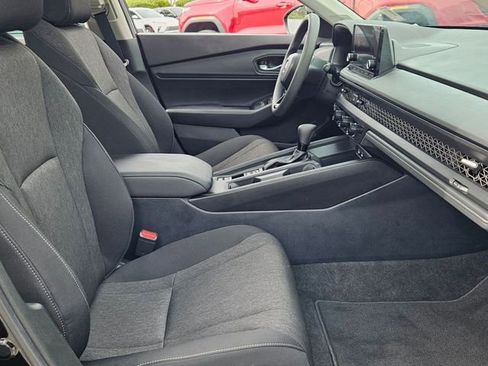 Used 2025 Honda Accord SE image 28