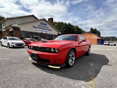 Used 2022 Dodge Challenger GT RWD image 1