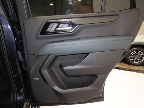 Used 2026 GMC Yukon AT4 w/ AT4 Premium Package AWD/4WD image 23