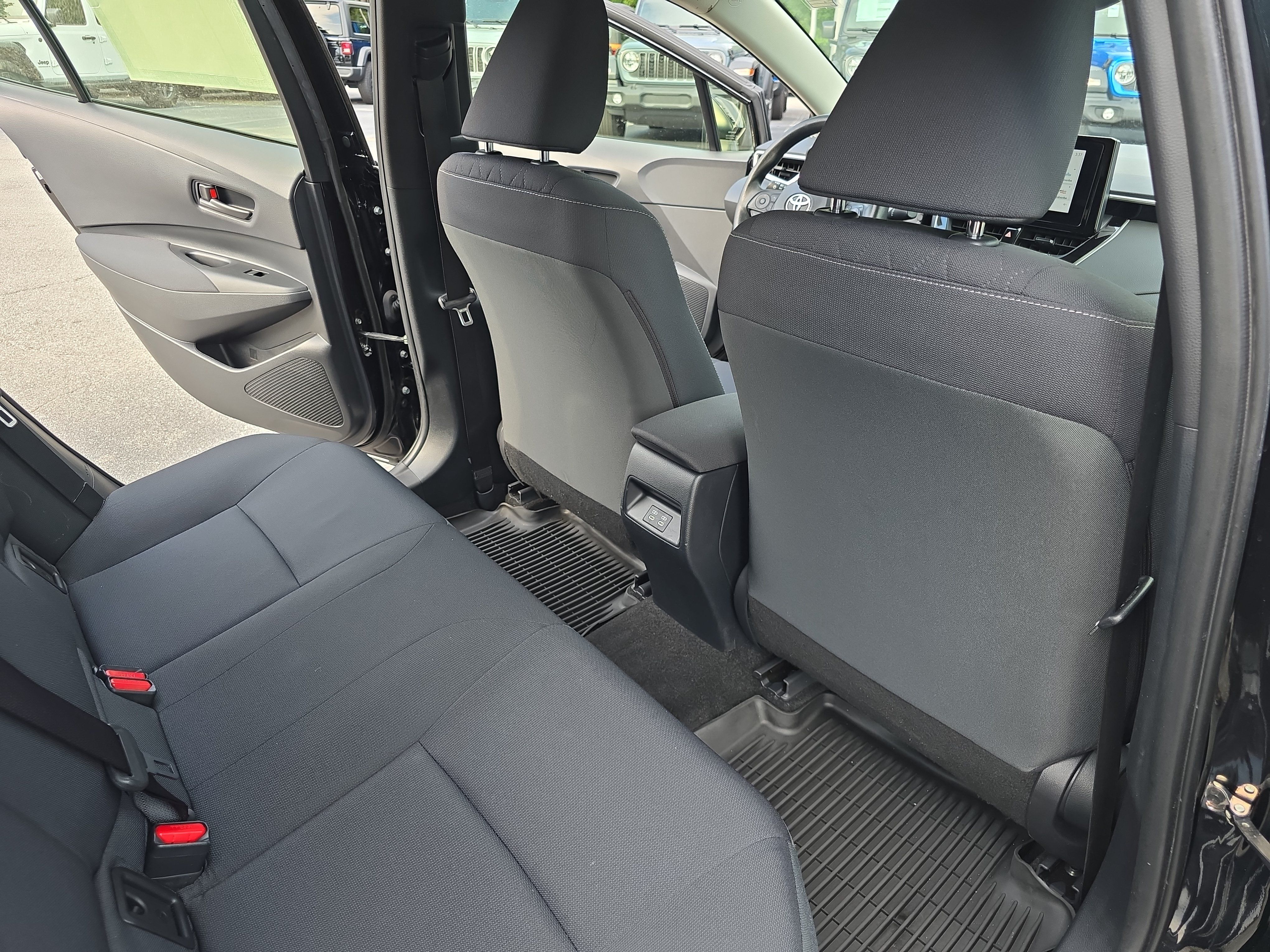 Used 2023 Toyota Corolla LE FWD image 11