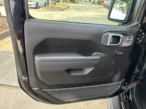 Used 2025 Jeep Wrangler Sport S image 10