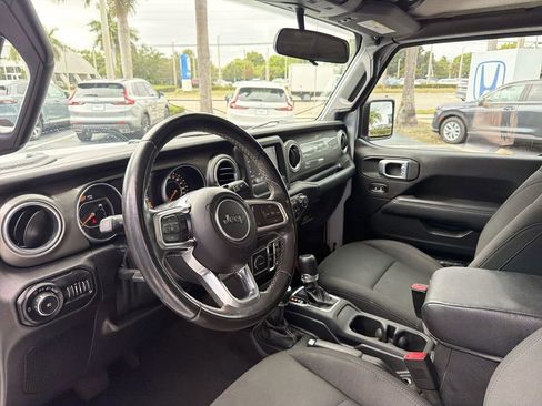 Used 2020 Jeep Wrangler Unlimited Sahara w/ Safety Group AWD/4WD image 20