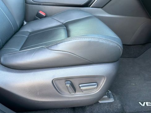 Used 2021 Toyota Venza Limited image 23