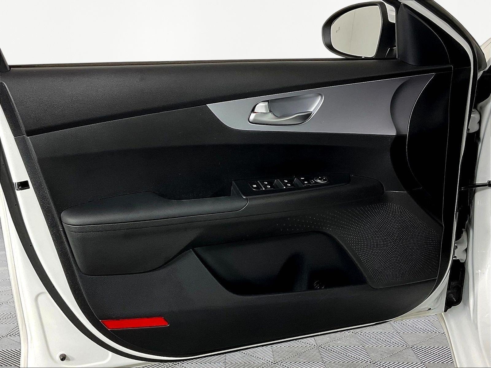 Used 2024 Kia Forte LXS w/ LXS Technology Package FWD image 20