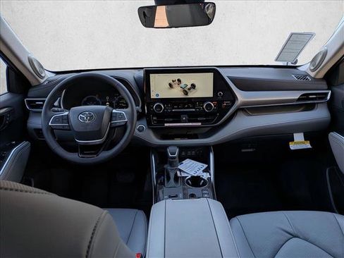 New 2026 Toyota Highlander Limited image 14