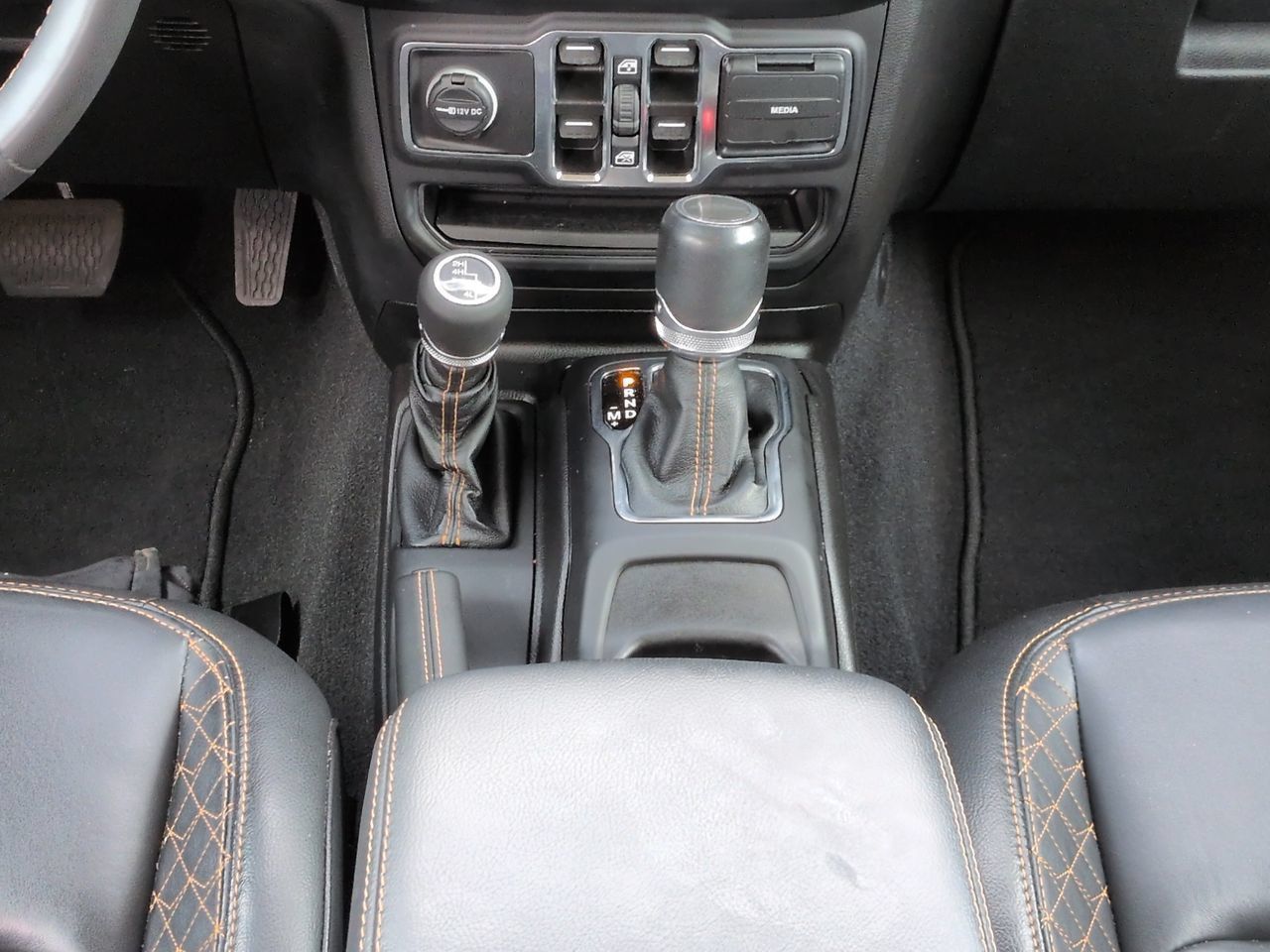 Used 2023 Jeep Gladiator Overland AWD/4WD image 19
