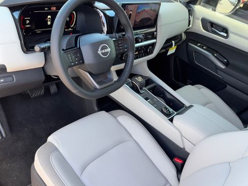New 2026 Nissan Pathfinder SL AWD/4WD image 16