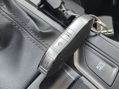 Used 2026 Kia Carnival FWD image 22