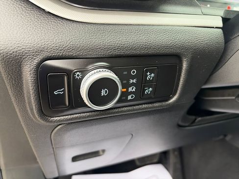 Used 2023 Ford Explorer XLT w/ Equipment Group 202A AWD/4WD image 18