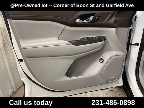 Used 2019 GMC Acadia SLT AWD/4WD image 15
