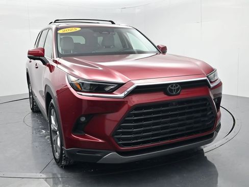 Used 2025 Toyota Grand Highlander AWD Hybrid image 2