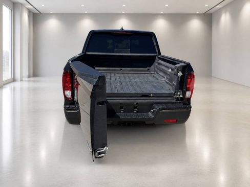 Used 2017 Honda Ridgeline Black Edition image 11