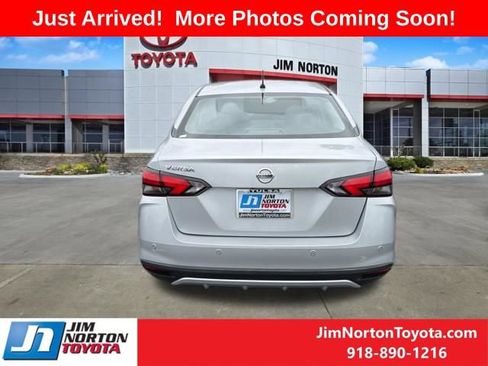 Used 2021 Nissan Versa S FWD image 5