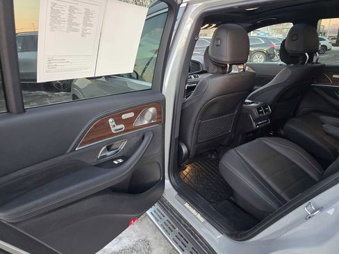 Used 2025 Mercedes-Benz GLS 580 4MATIC image 15