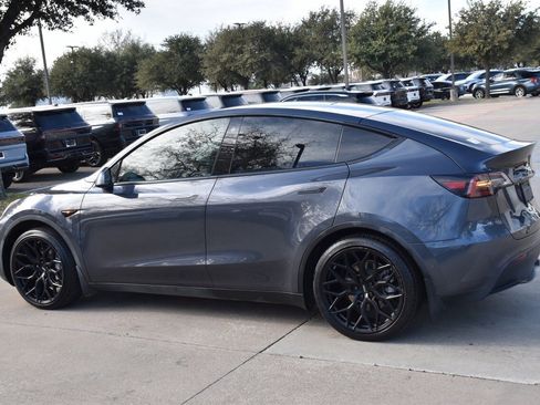 Used 2021 Tesla Model Y Long Range image 11