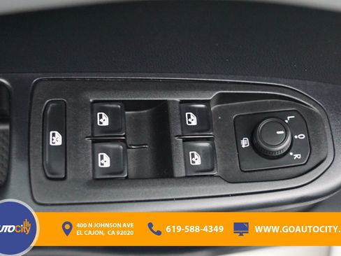 Used 2024 Volkswagen Taos SE FWD image 19