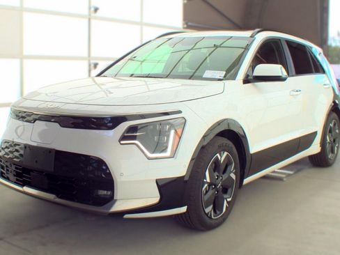 Used 2023 Kia Niro Wave w/ Wave Preserve Package FWD image 4