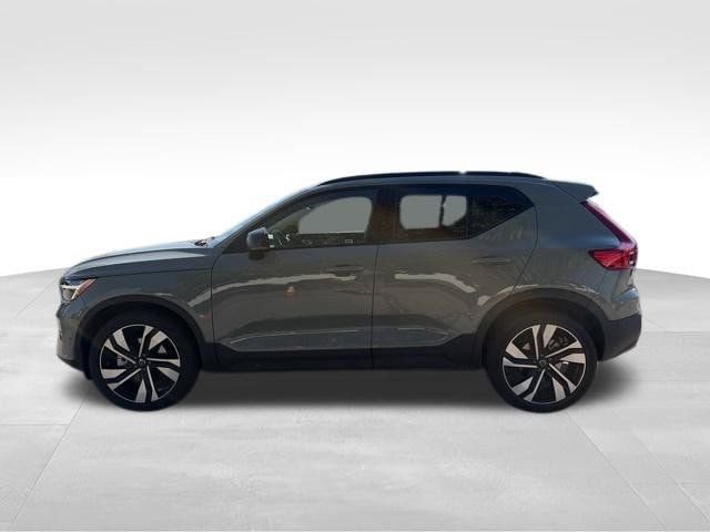 Used 2025 Volvo XC40 B5 Ultra w/ Climate Package AWD/4WD image 3