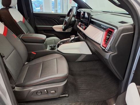 Used 2024 GMC Canyon AT4X image 10