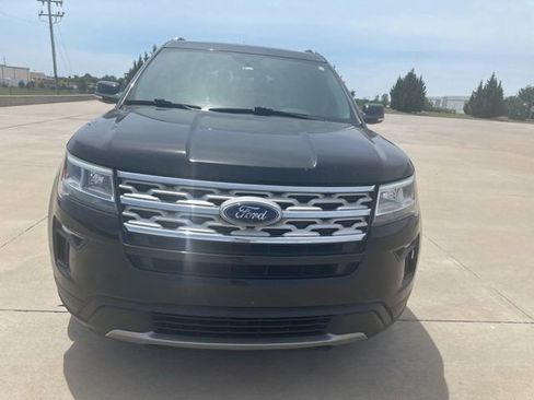 Used 2018 Ford Explorer XLT w/ Equipment Group 201A FWD image 2
