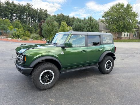 Used 2024 Ford Bronco Outer Banks w/ Sasquatch Package AWD/4WD image 1