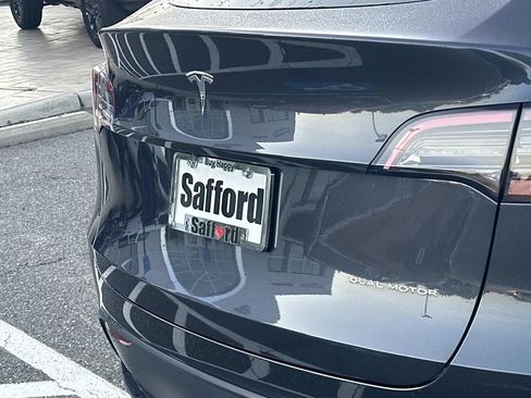 Used 2025 Tesla Model Y Long Range AWD/4WD image 12