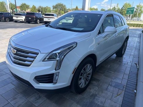 Used 2018 Cadillac XT5 Luxury w/ Driver Awareness Package FWD image 6