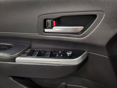 Used 2025 Toyota Sienna XLE Woodland Edition image 18