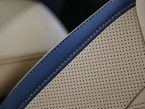 Used 2025 Nissan Sentra SV w/ SV Premium Package image 25