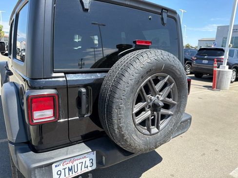 Used 2025 Jeep Wrangler Unlimited Sport AWD/4WD image 14