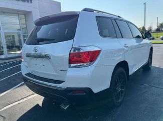 Used 2011 Toyota Highlander SE w/ Tow Pkg AWD/4WD video 3