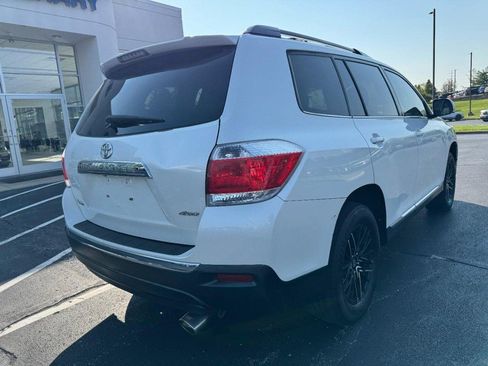 Used 2011 Toyota Highlander SE w/ Tow Pkg AWD/4WD image 3
